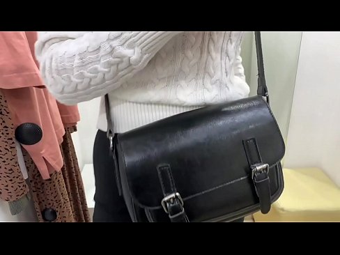 ❤️ Offentlig onani af ung kælling FeralBerry med en dildo i prøverummet ️❌ Anal video at da.fuckmymac.ru ️❤