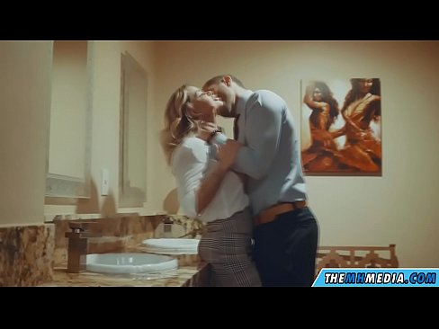 ❤️ Når en barmfagre blondine forfører dig på et offentligt toilet ️❌ Anal video at da.fuckmymac.ru ️❤